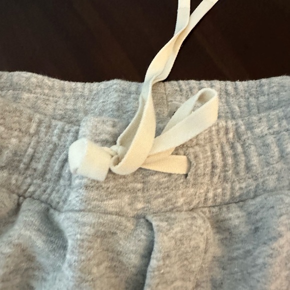 ALO Yoga Ripped Sweatpants - Picture 10 of 12